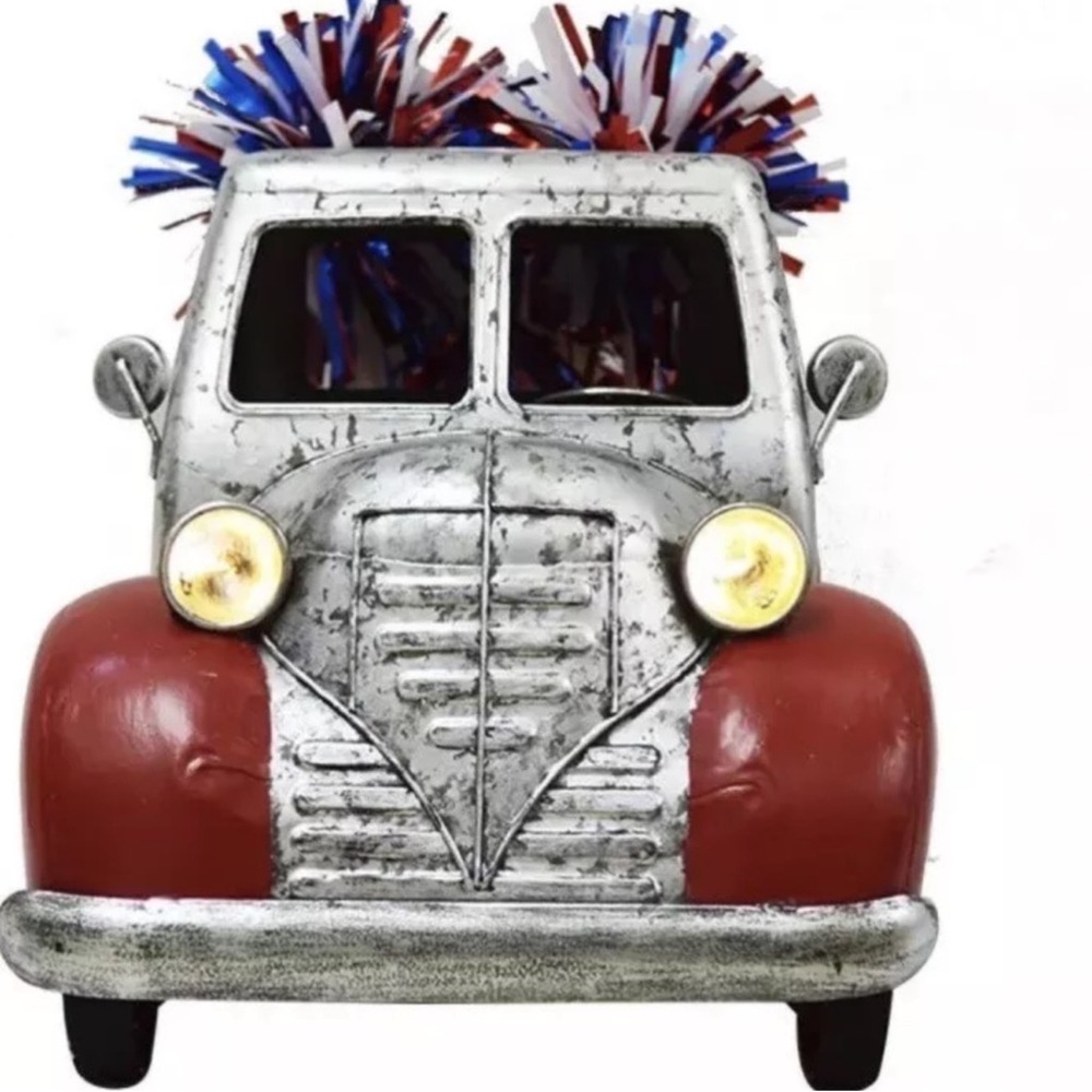 Member's Mark Patriotic Star Spangled Summer Vintage Truck Collection, pre-lit - Picture 4 of 5